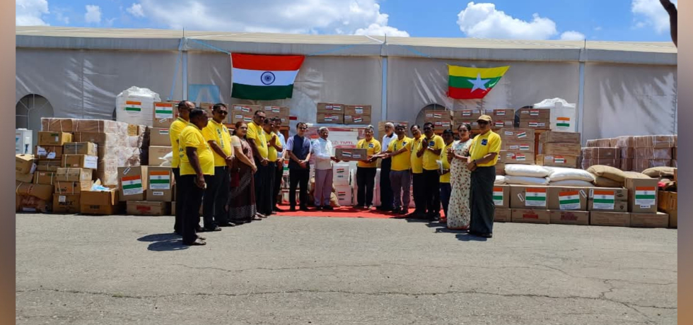 Ambassador Abhay Thakur handed over the relief material to leaders of the Indian community of Mandalay/Sagaing as part of #OperationBrahma. (April 17, 2025)
